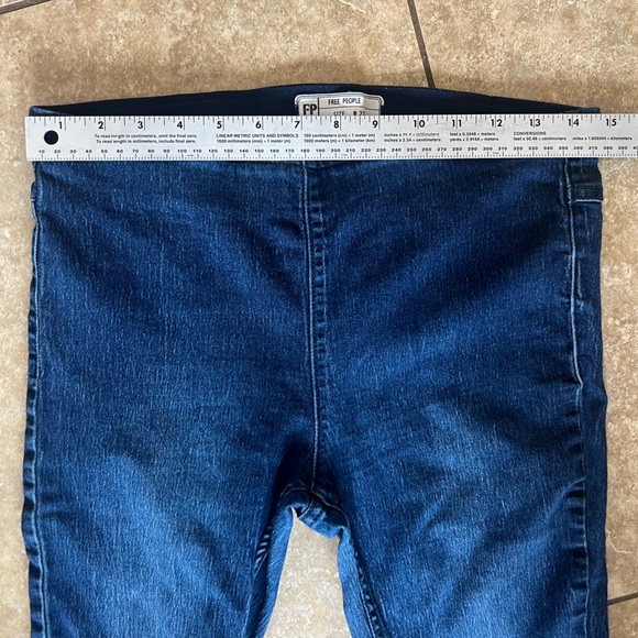 Free People Pull On Penny Flare Size 27 Dark Denim - Picture 4 of 9